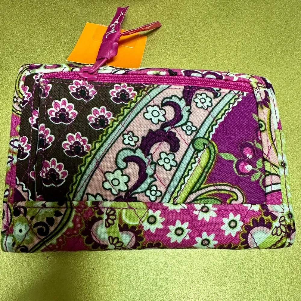Stunning, multicolored paisley floral vera Bradley wallet - Picture 3 of 5